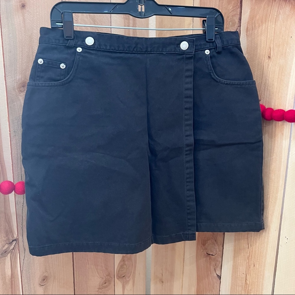 Essentials Style Black Skort